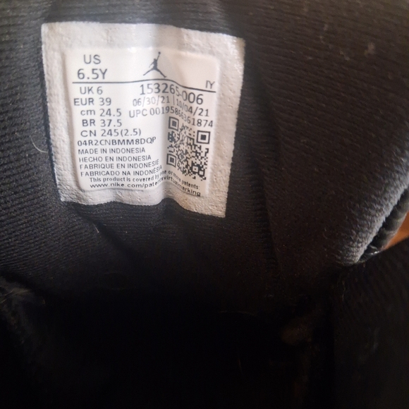 Jordan 12 Playoffs - Picture 6 of 9